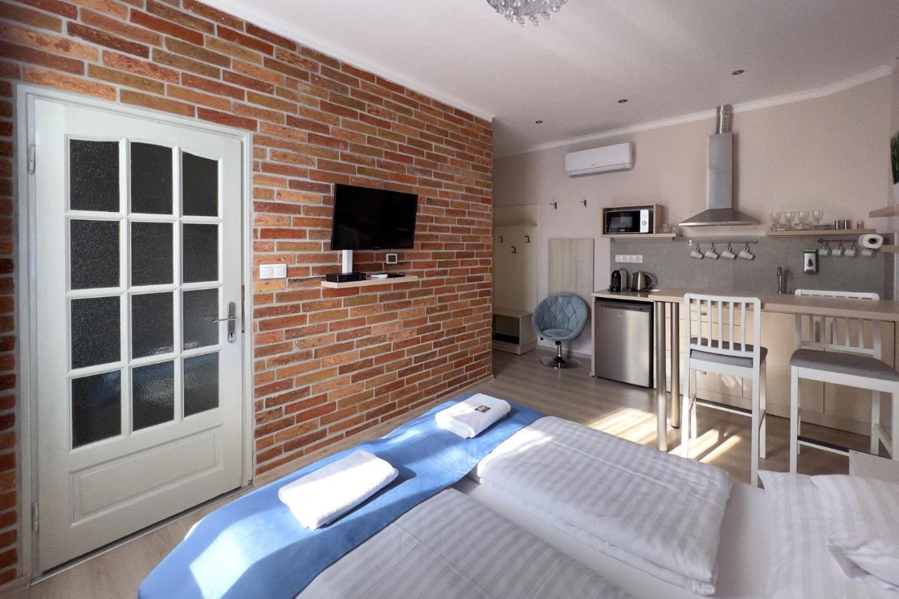 Anova Apartman ギュラ エクステリア 写真