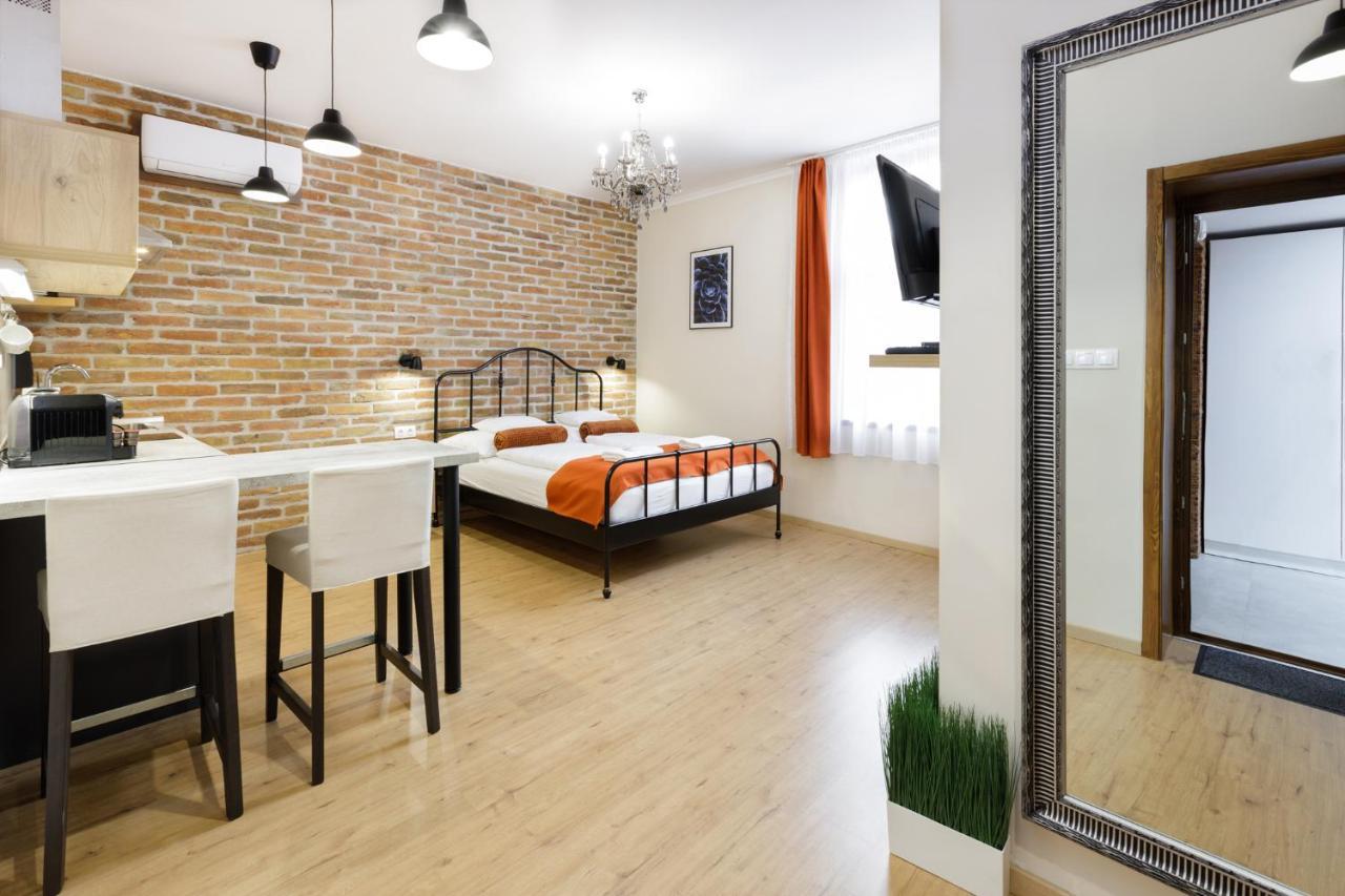Anova Apartman ギュラ エクステリア 写真